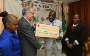 Spanish-Jamaican foundation pays for students' exams - Jamaica Observer