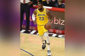 James returns from longest injury absence to spark Lakers to victory ...
