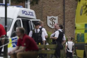 7 children, 2 adults hurt after car crashes into school in Wimbledon ...