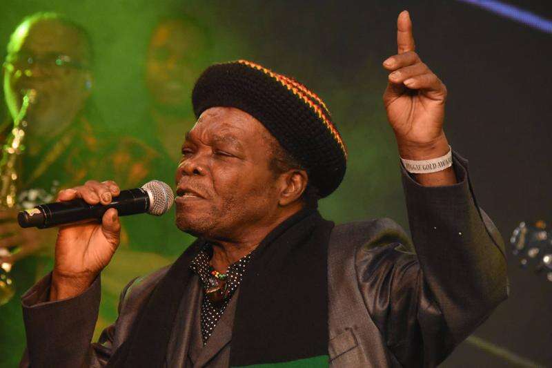 Eric Donaldson se junta à Give Back Jamaica para Premiar Escolas Primárias: Veja o Impacto!