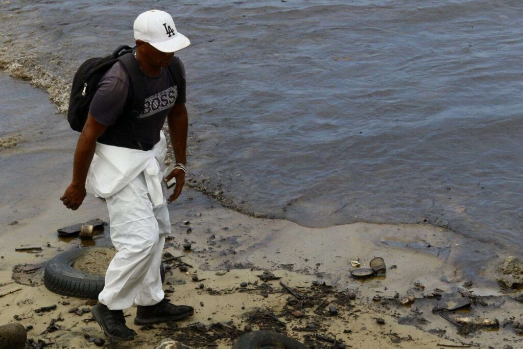 Oil spill blackens part of Venezuela's western coast Jamaica Observer