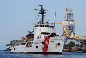 US Coast Guard rescues 33 - Vimarsana News