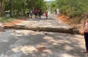 Residents threaten to block Highway 2K over water woes, bad roads - Vimarsana News