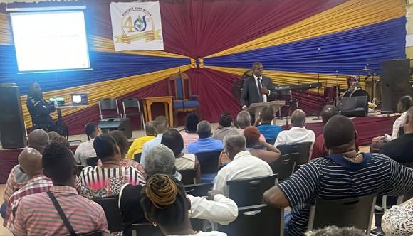 St Andrew South police engage residents, JPs in community meeting