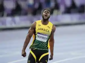 Jamaica move into World Championships qualifying position in men’s 4×100