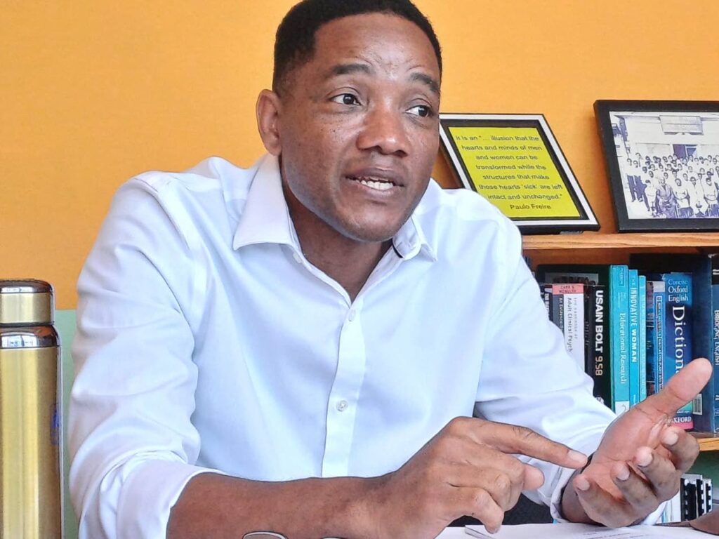 Urgente! Escola Considera Sistema de Turnos Após Furacão: Alunos Devem Voltar às Aulas?