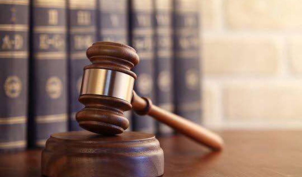 Urgente! Vendedor de Portland Acusado em Caso Chocante com Arma de Fogo