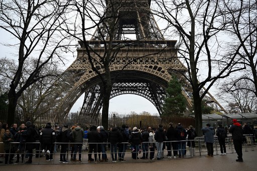 Eiffel Tower to close early as heatwave hits France: operator