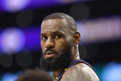 LeBron James announces move to Philadelphia 76ers