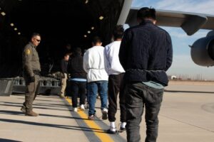 US Supreme Court lifts limits on third-country deportations