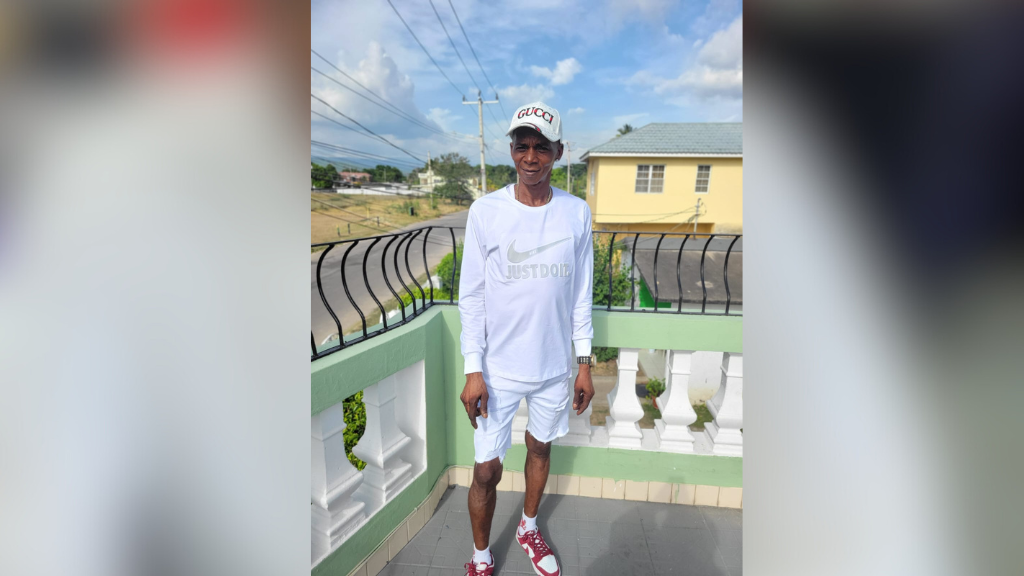 Linienrichter von St. Catherine stürzt während eines ungewöhnlichen Sturms ...