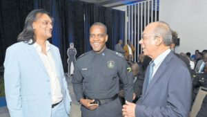 Constable Smart — el agente digital de IA por voz de la policía de Jamaica para tareas administrativas de primera línea