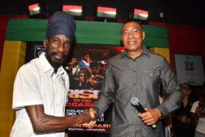 „Du hast mich inspiriert“, sagt Holness zu Sizzla bei der ...