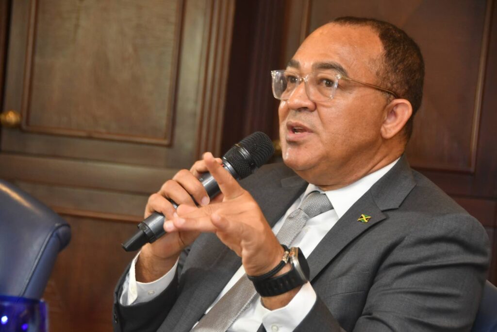 Urgente! Mais de 700 Trabalhadores Contratados para Combater Mosquitos Após Furacão