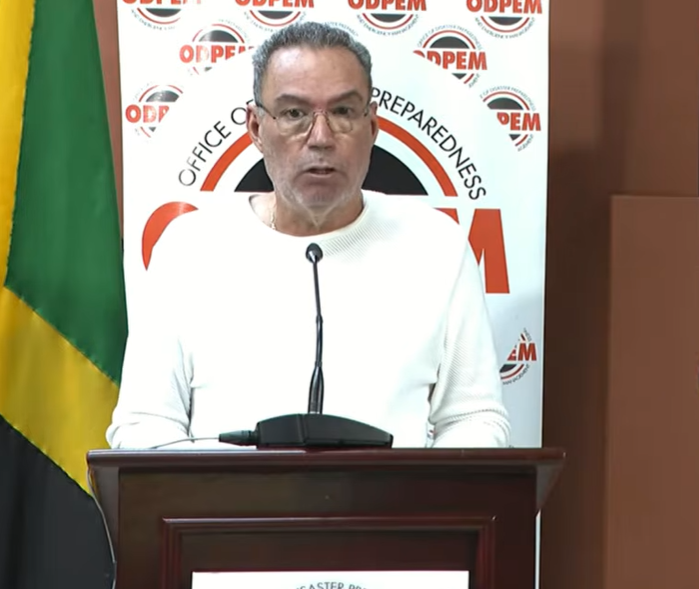 Vaz tells the police and Transport Authority to seize buses of operators who have increased their fares since Melissa hit