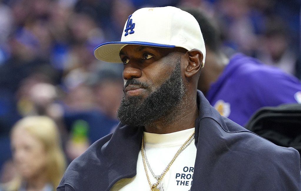 Trump slams NBA’s LeBron James for national anthem actions
