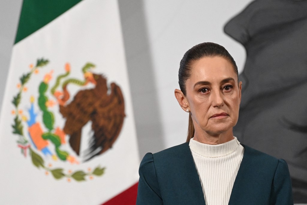 Man arrested after groping Mexican president
