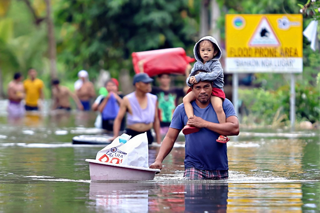 Philippines halts search for typhoon dead as huge new storm nears