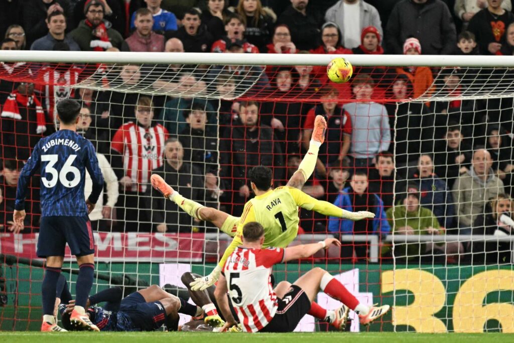 Arsenal winning run ends in Sunderland draw, De Ligt rescues Man Utd