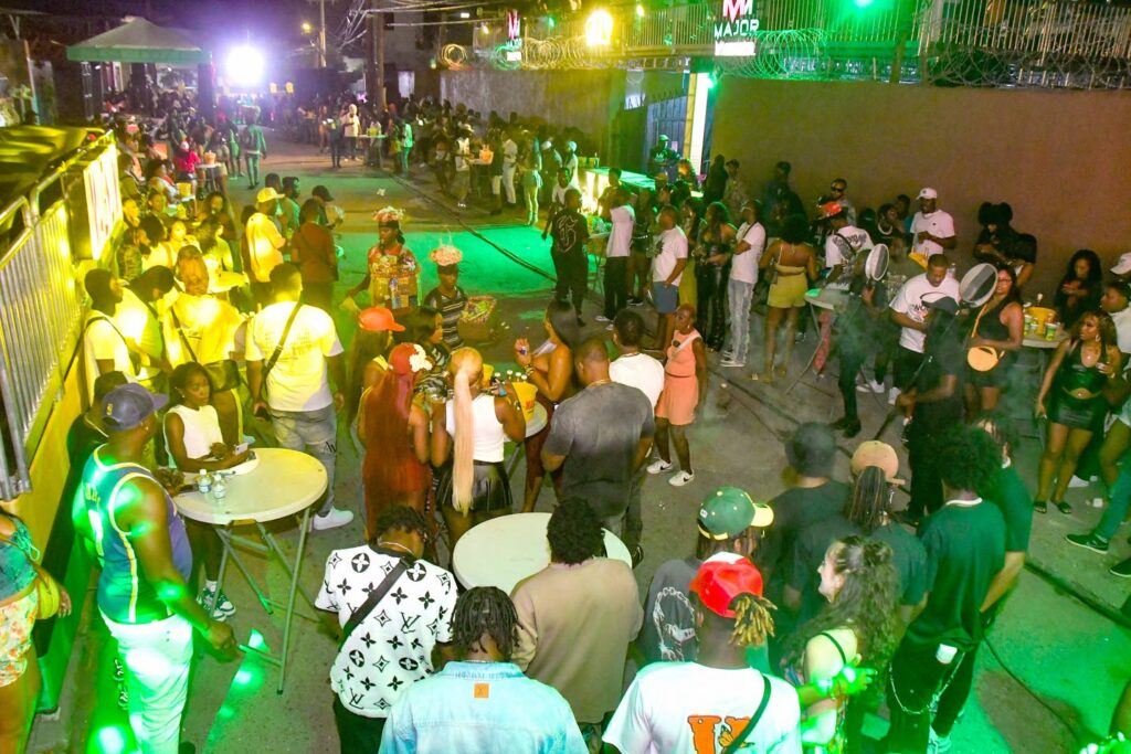 Festa Solidária Arrasa em Jamaica: Veja Como a Música Uniu Pessoas e Arrecadou Fundos!