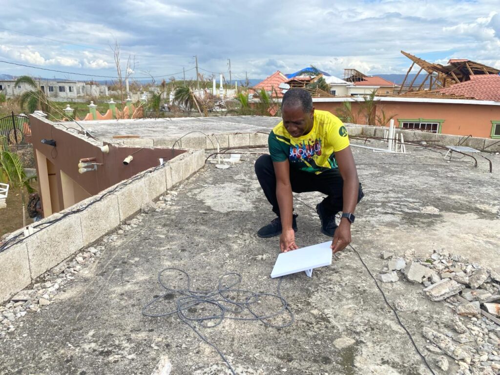 Igreja Adventista Conecta Comunidades Após Furacão Melissa: A Solução Inovadora com Starlink!