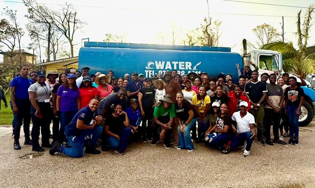 Igreja se Torna Tábua de Salvação para Residentes de Baulk Heights Após Furacão