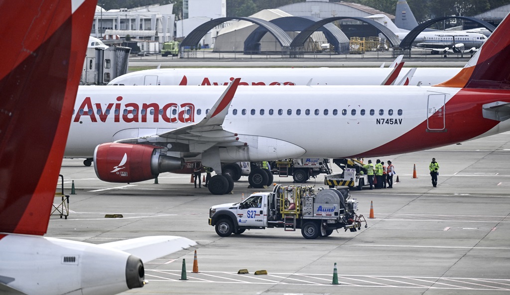 Six airlines cancel Venezuela flights after US warning
