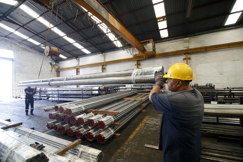 Guerra Tarifária? Indústria Automobilística Mexicana Teme Colapso com Novas Tarifas da China!