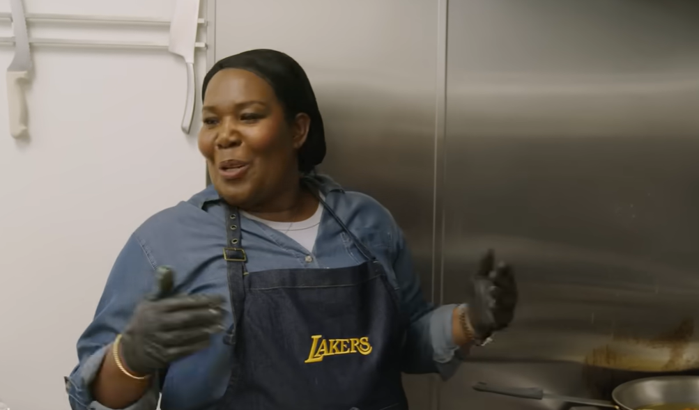 Deandre Ayton’s Jamaican mom cooks for Los Angeles Lakers team