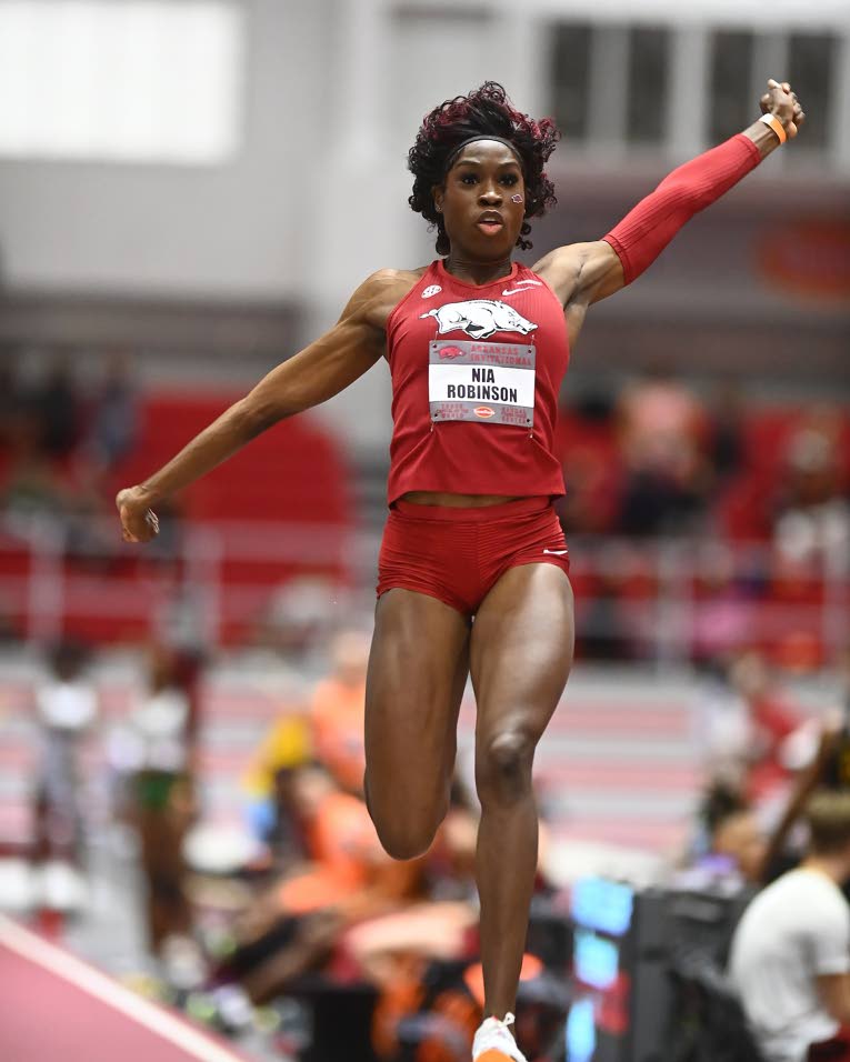 Robinson, Williams claim indoor wins in Finland