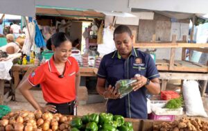 Floyd Green goes shopping at ‘Curry’