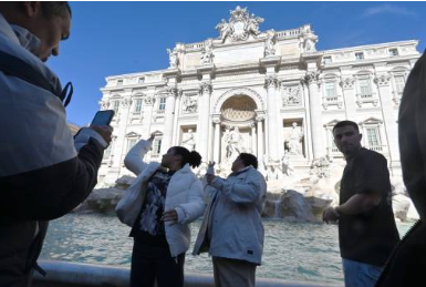Rome develops Trevi Fountain fee