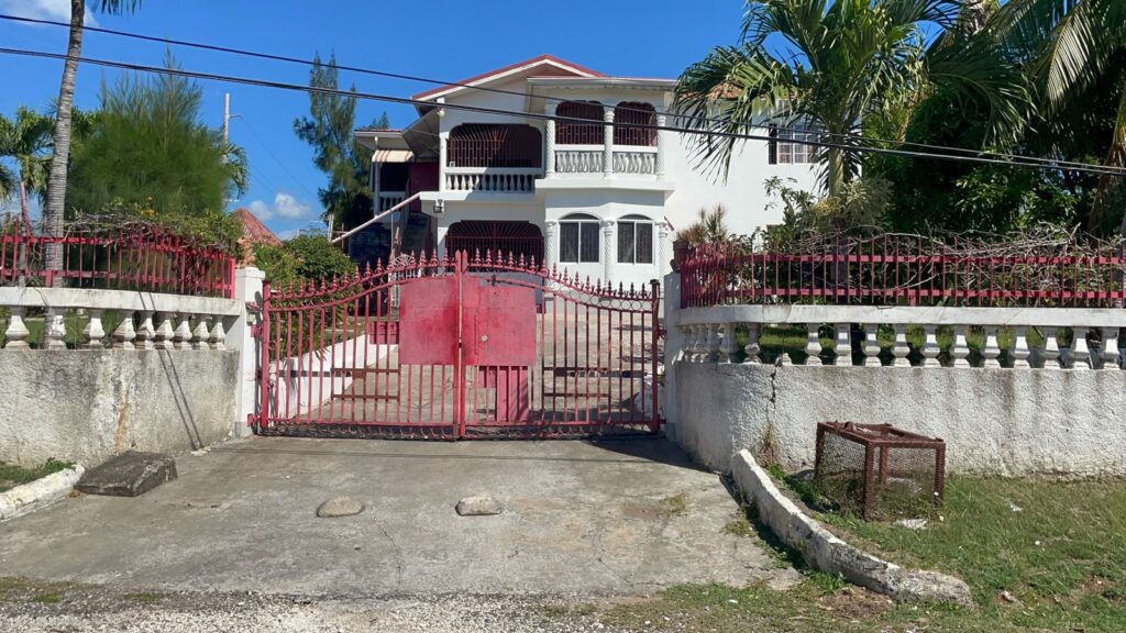 Police searching for spouse of woman murdered in May Pen