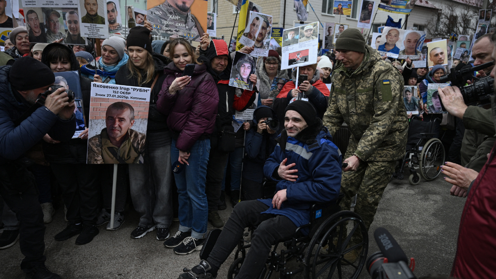 Easter truce between Russia and Ukraine falters