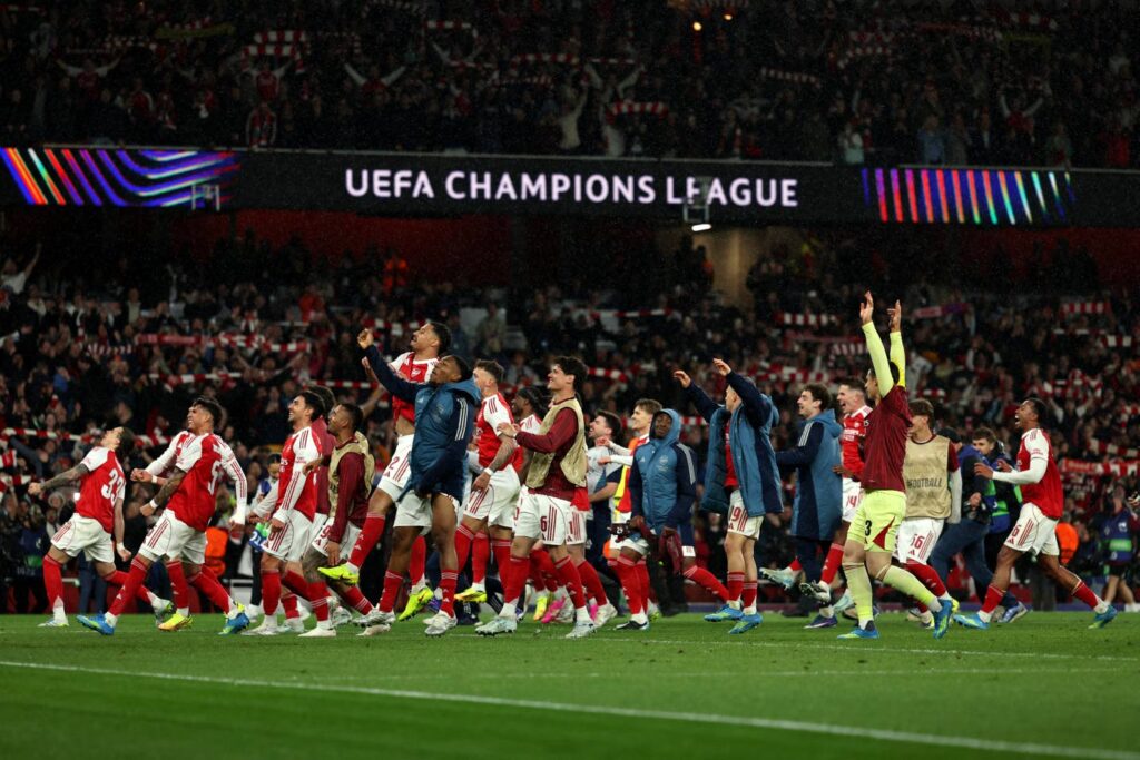 Arteta says fans ‘set the standards’ at rocking Emirates