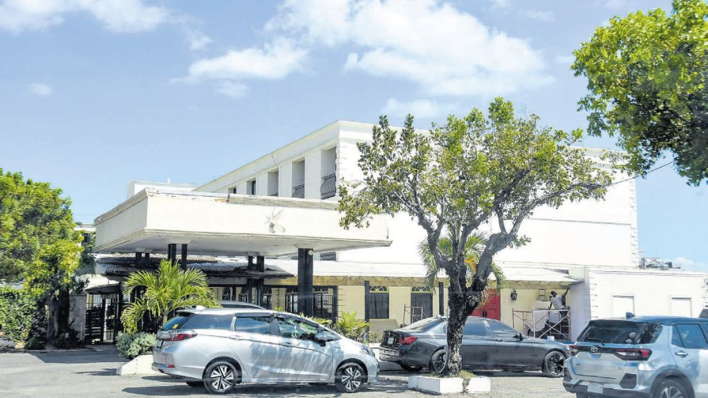 SUMMIT PROPERTY HEADS TO AUCTION