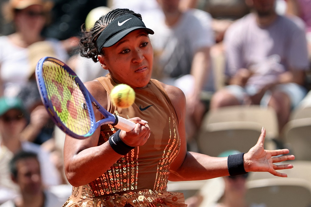 Glittering Osaka edges Jovic to prolong French Open run