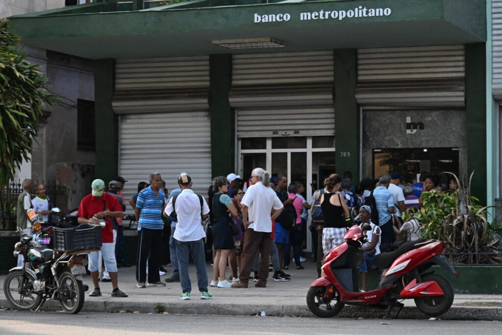 US Sanctions Halt Visa, Mastercard Payments in Cuba, Central Bank Says