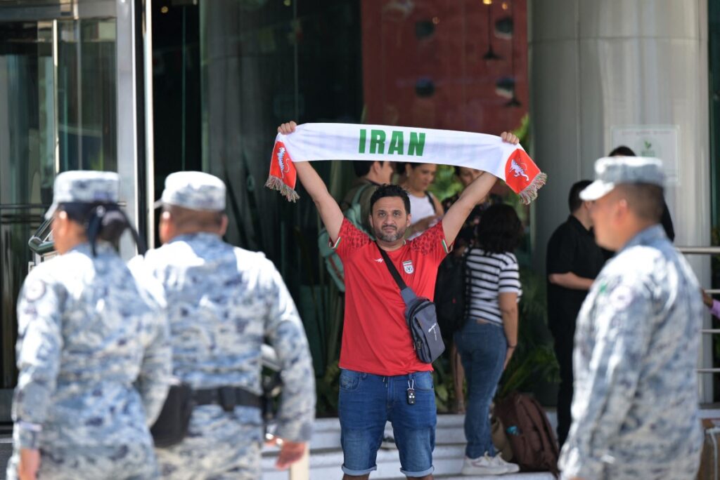 Thousands of demonstrators blocked an avenue leadi