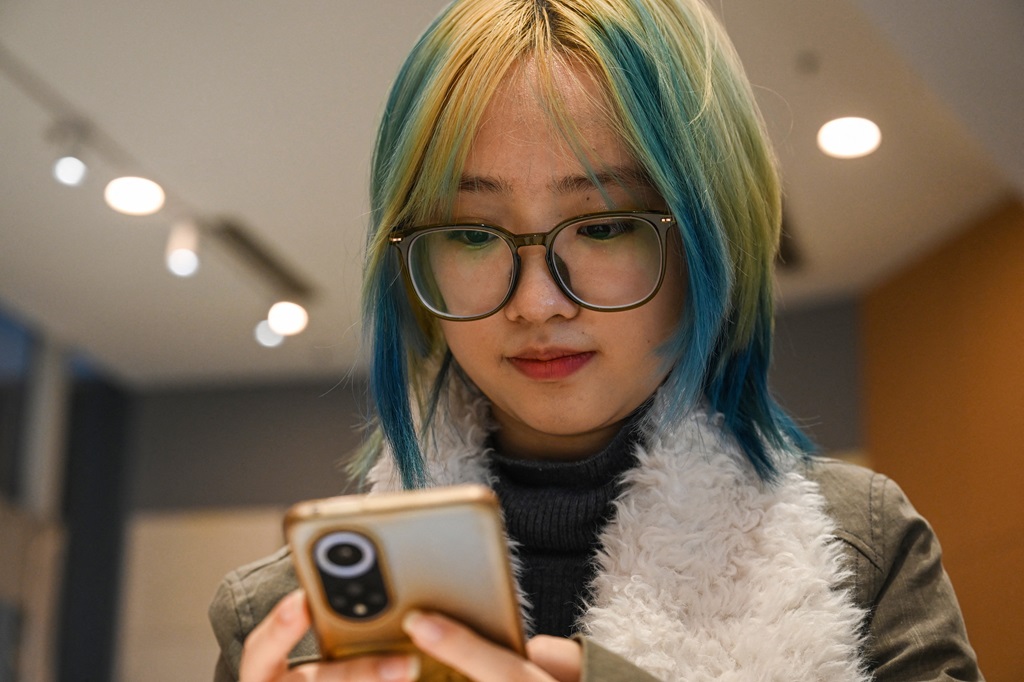 Survey finds generational gap in attitudes to AI romance