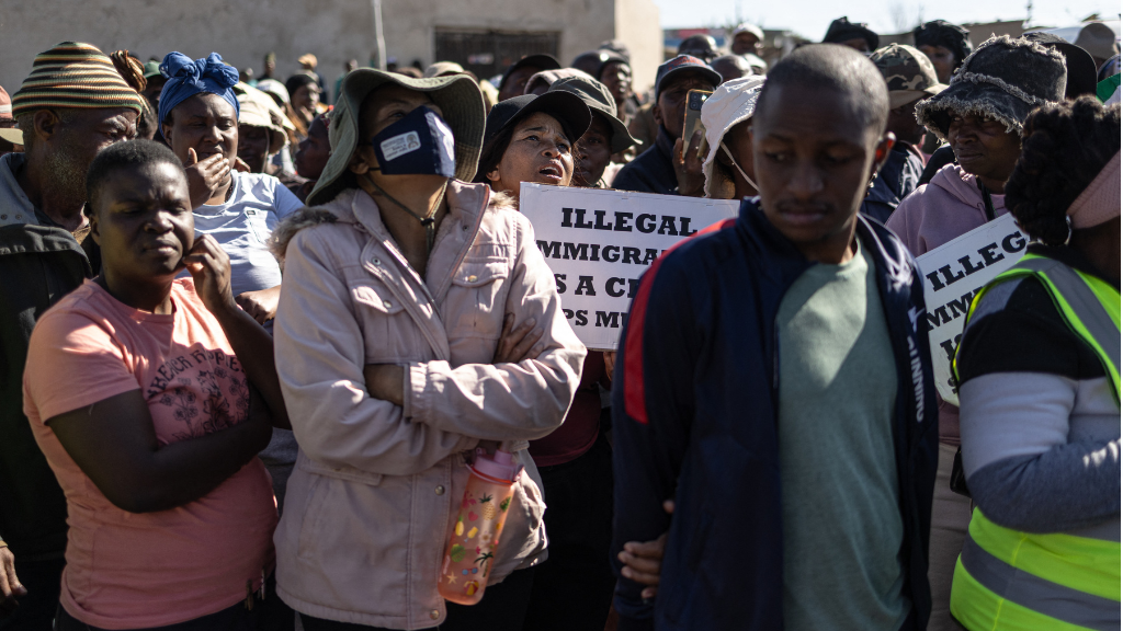 ‘No signs’ South Africa xenophobic violence letting up, Nigeria says