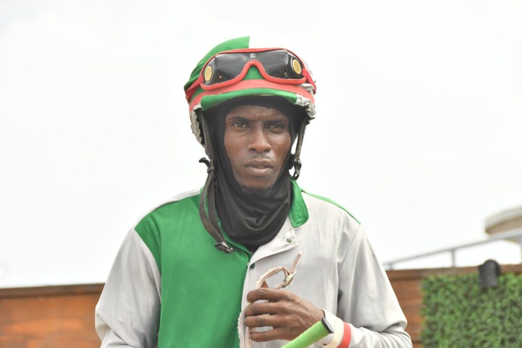 Quatro jóqueis penalizados após inquéritos da Jamaica Racing Commission sobre uso do chicote