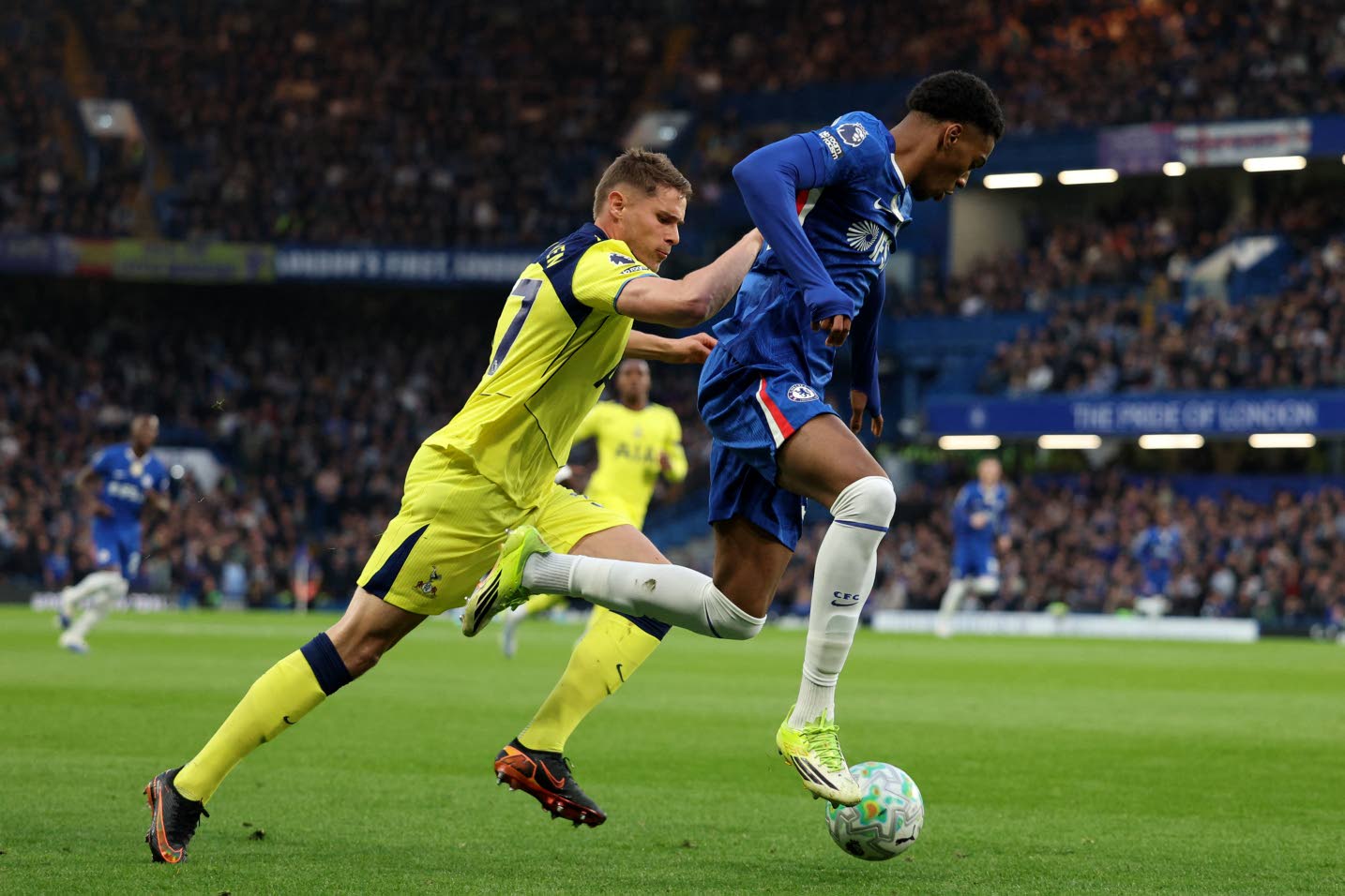 English Premier League clubs’ combined losses rise 600 per cent to £948 ...