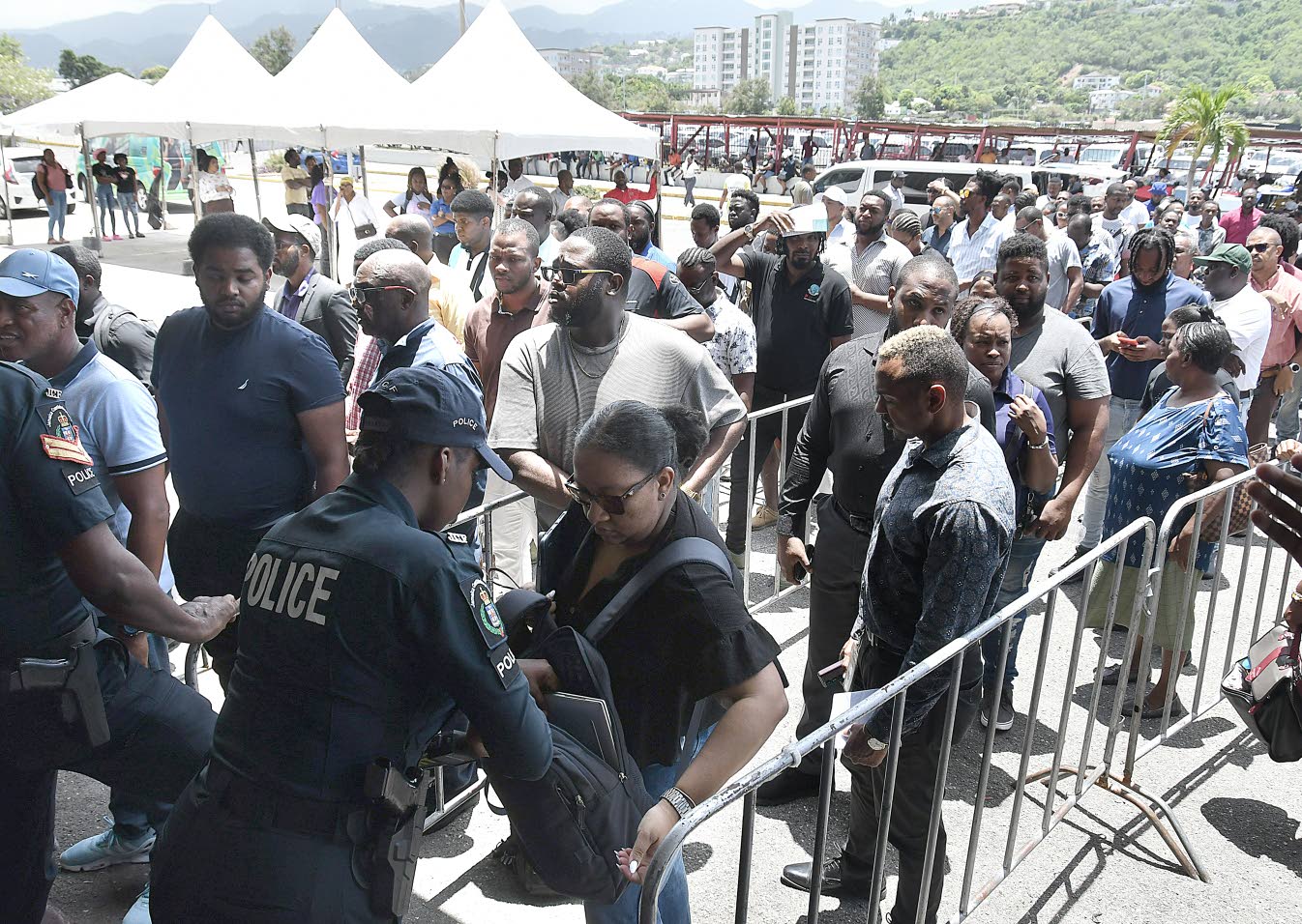 Motorists brave sun to avoid heat from cops