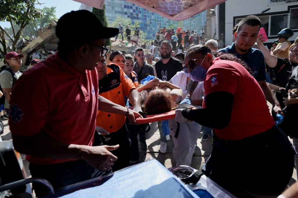 Powerful Quake Rocks Colombia, Killing at Least 18