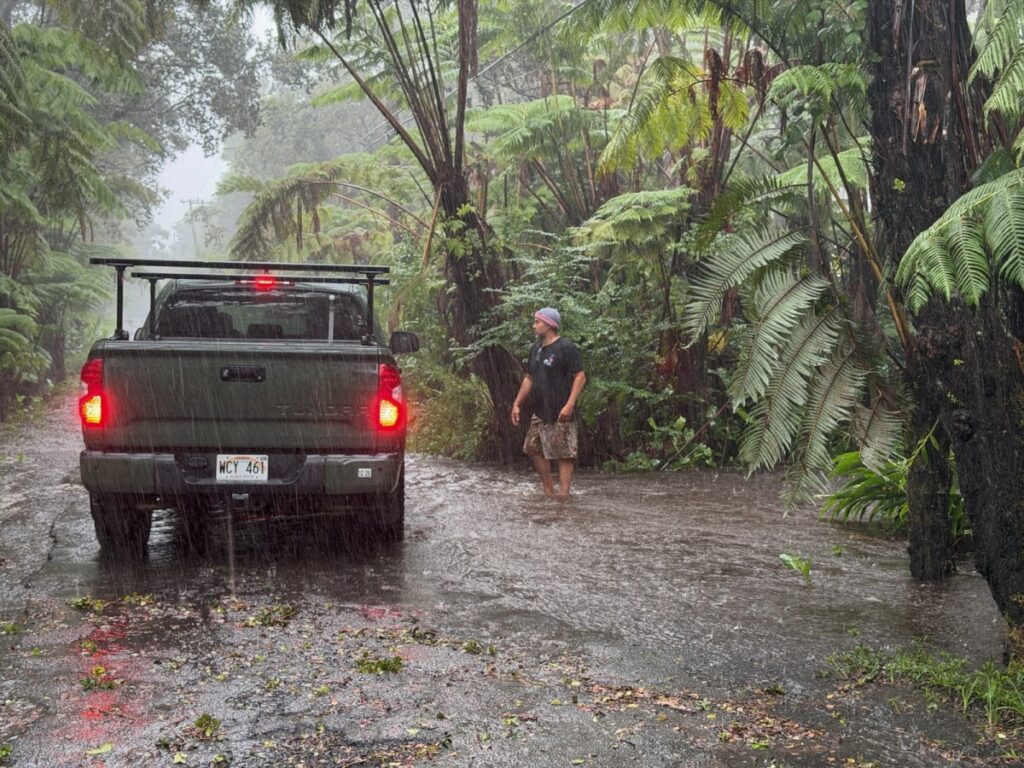 Hurricane Lala pulls away from Hawaiiâs Big Island