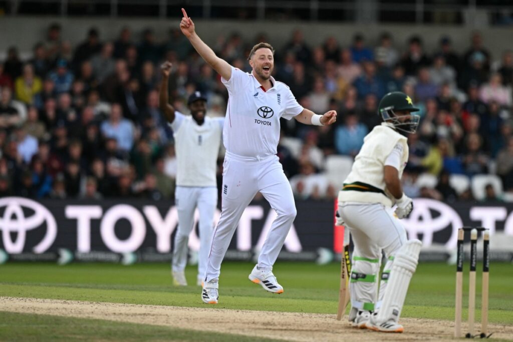 England thrash Pakistan by an innings and 103 runs in first Test