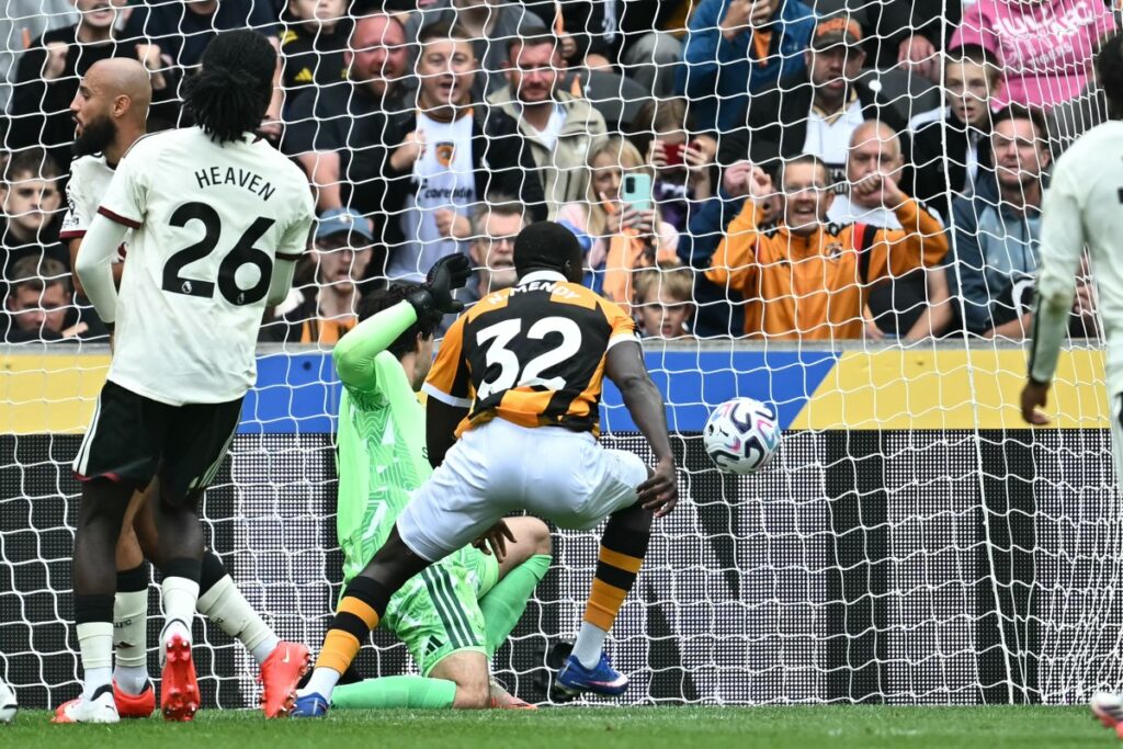 Man Utd humiliated by Hull in dismal start to Premier League season