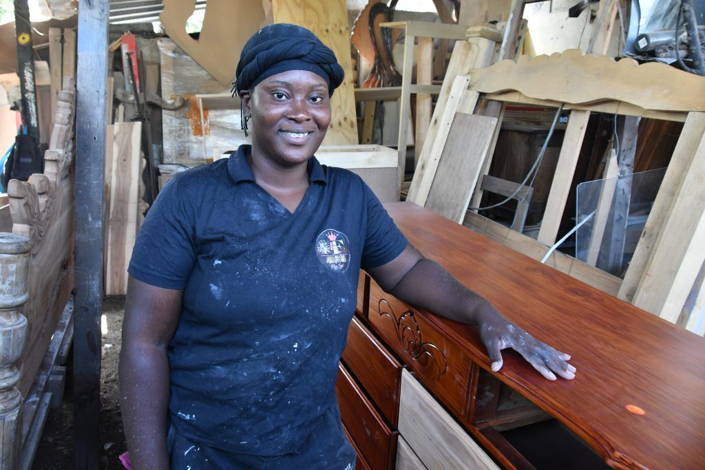 âBaddies build furniture tooâ