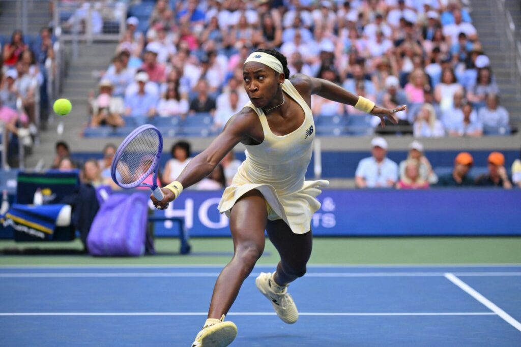 Swiatek into US Open fourth round in tight two-setter